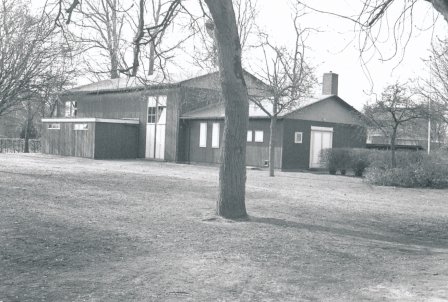 Houten Gymnastiek lokaal aan de Nassaukade